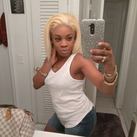 Meet your Posher, Carla - Picture 1 of 1